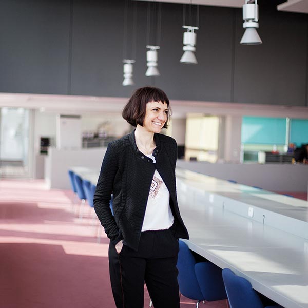 Catherine Walter, Directrice du Conseil régional de l’ordre des Architectes d’Alsace, aux archives de Strasbourg. © Christophe Urbain