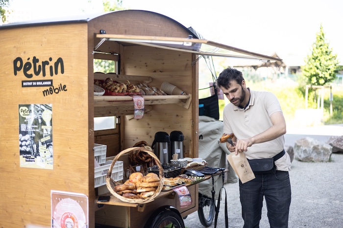Pétrin: une boulangerie ambulante montée sur vélo-cargo
